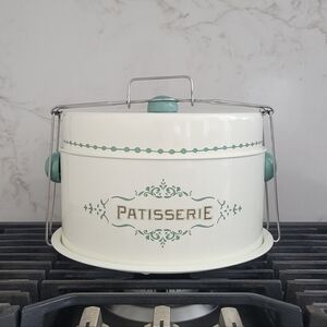 RETRO STYLE CREAM & SAGE GREEN "PATISSERIE" CAKE CARRIER